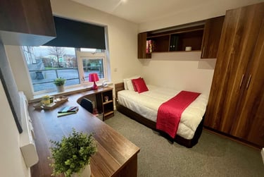 8 bed flat, 2-4 Plymbridge Lane (5), Crownhill, Plymouth, PL68DE - Image 1